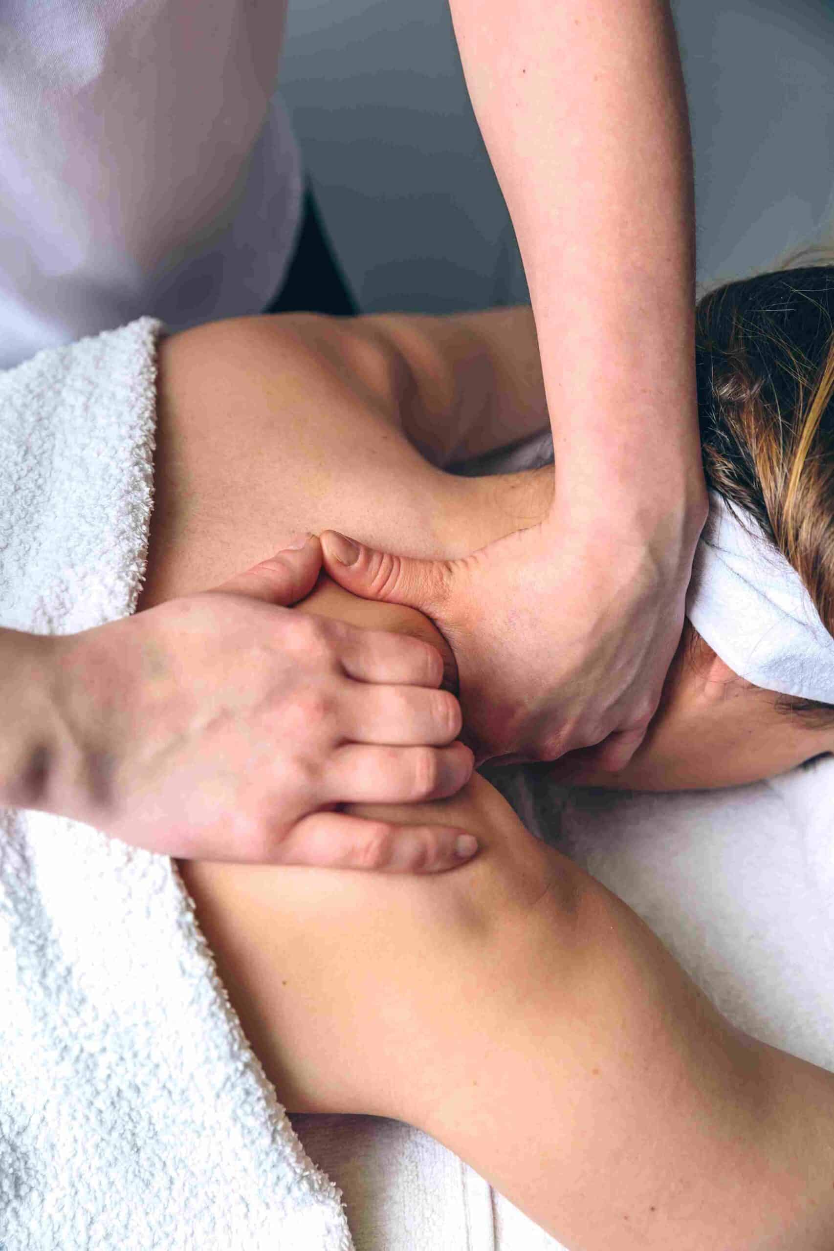 Masaje descontracturante en Villalba - Osteopatia Duran